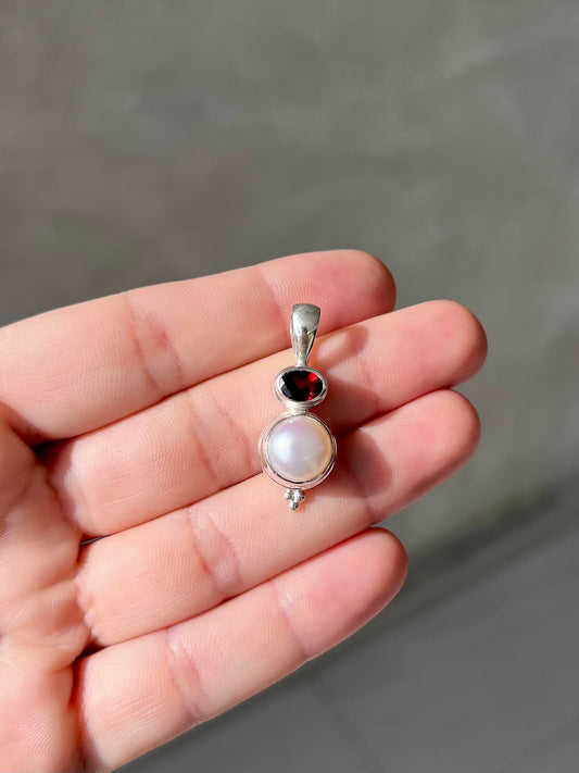 Garnet and Freshwater Pearl Pendant | GARP1