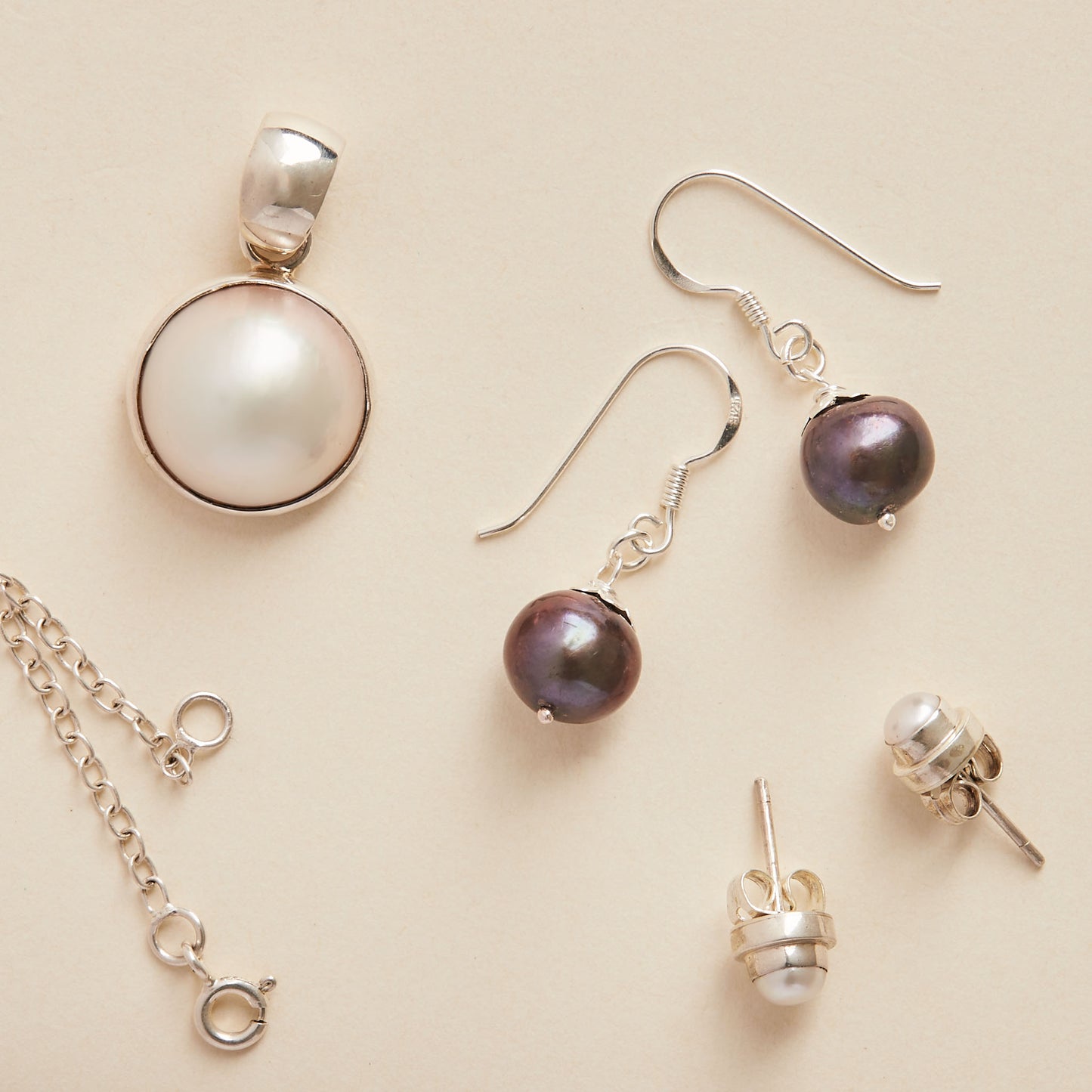 Fresh water Pearl Earrings (dark purple)