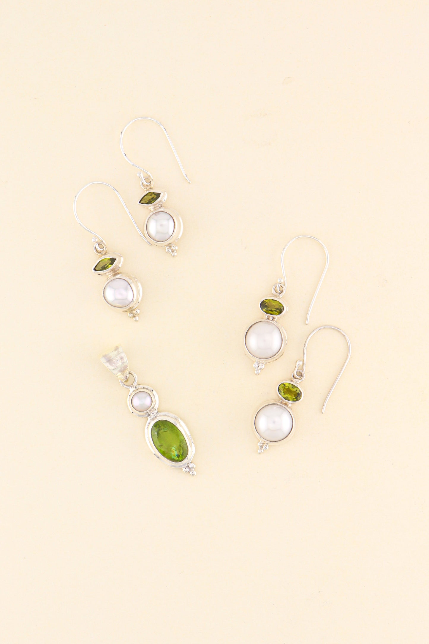 Freshwater Pearl and Peridot Earrings | PERIE11
