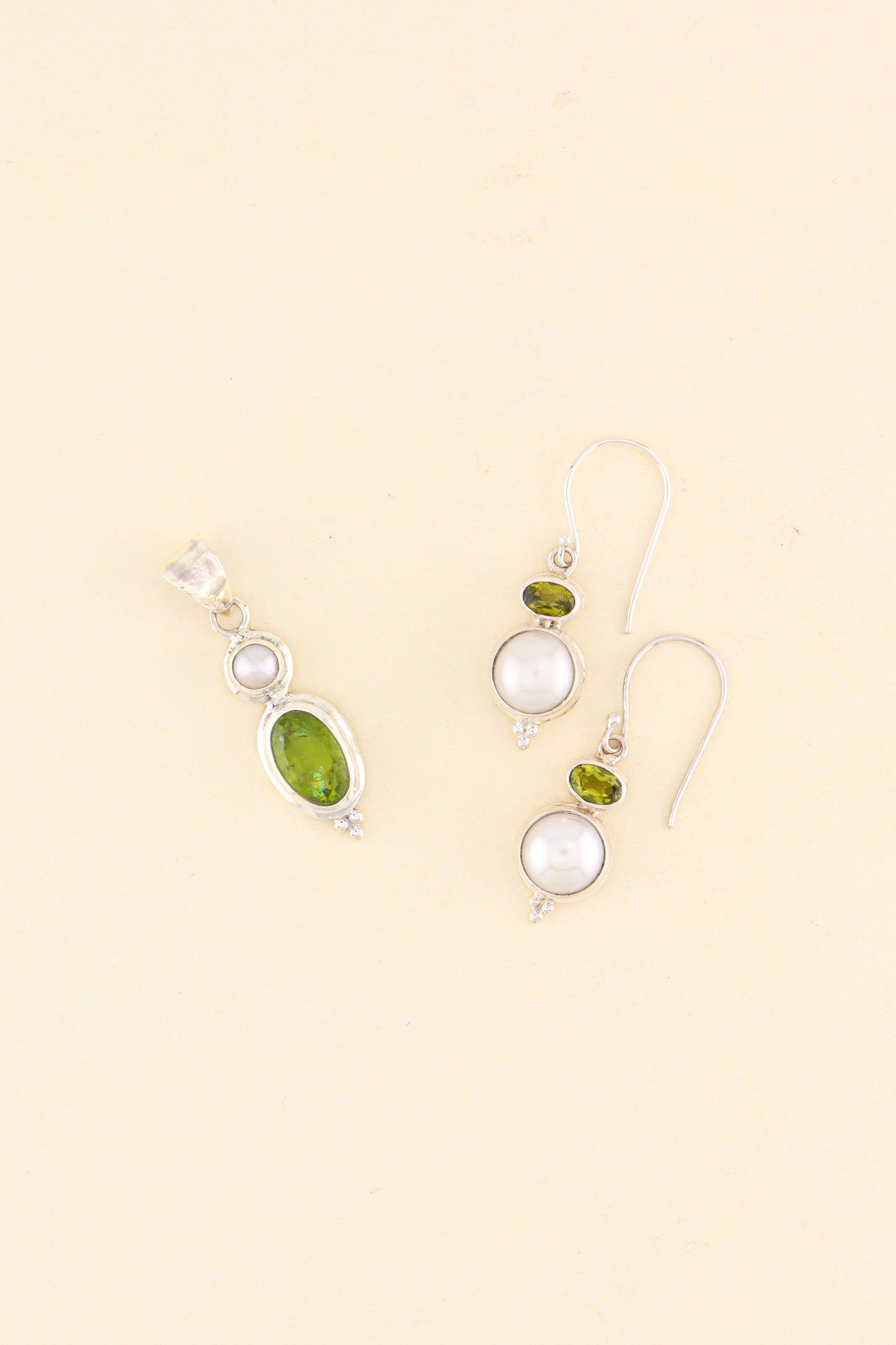 Freshwater Pearl and Peridot Earrings | PERIE11