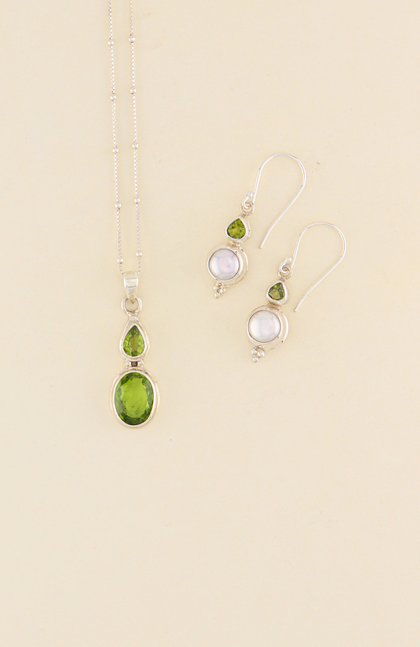 Freshwater Pearl and Peridot Earrings | PERIE7