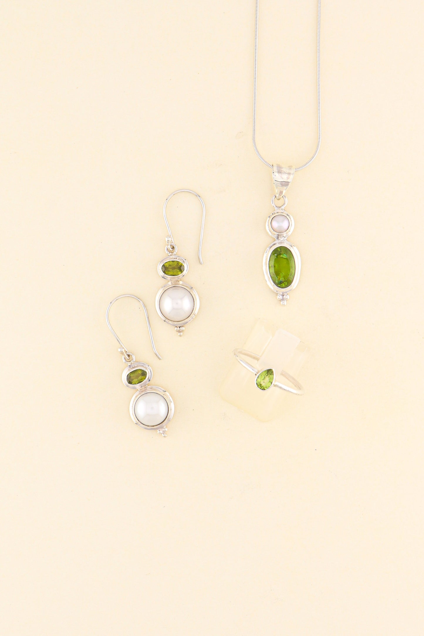 Freshwater Pearl and Peridot Earrings | PERIE11