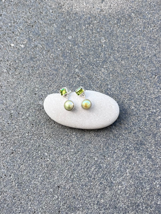 Freshwater Pearl and Peridot Stud Earrings | PRLPS