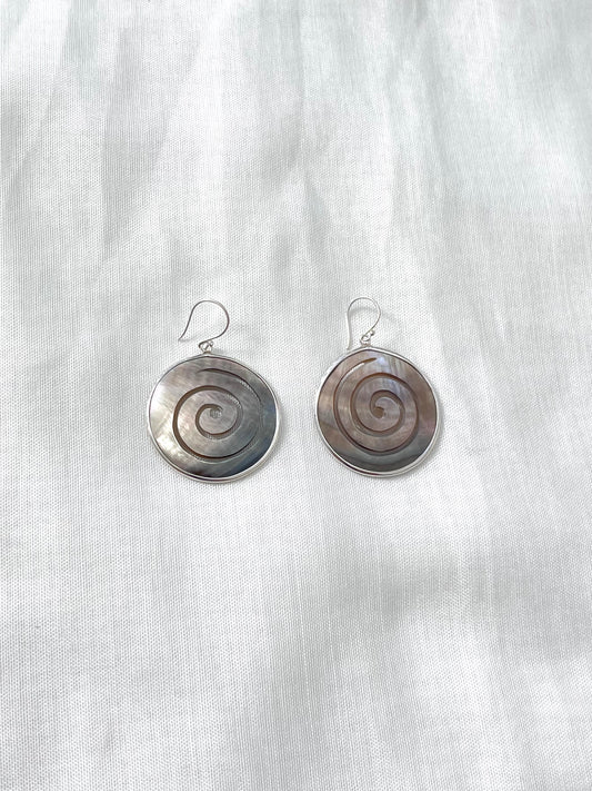 Mother of Pearl shell Earrings (grey)