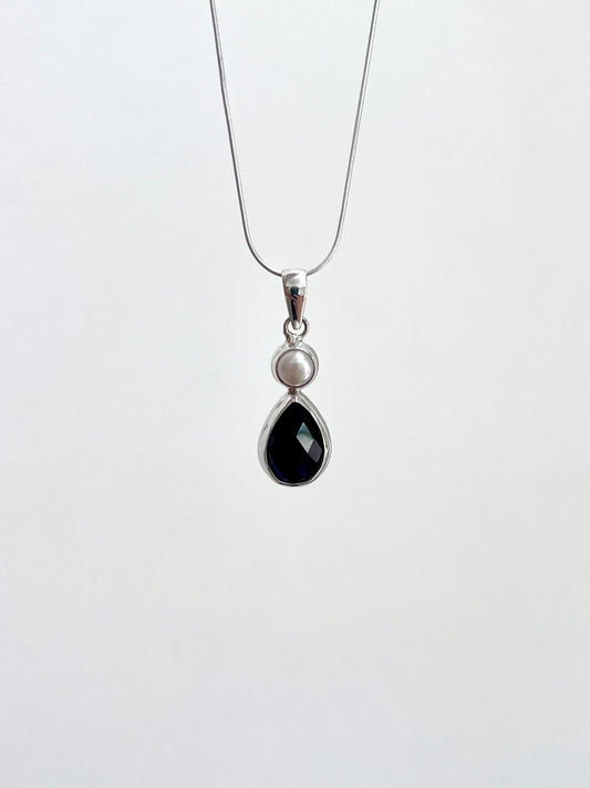 Onyx and freshwater Pearl Pendant | ONP2