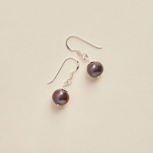 Fresh water Pearl Earrings (dark purple)