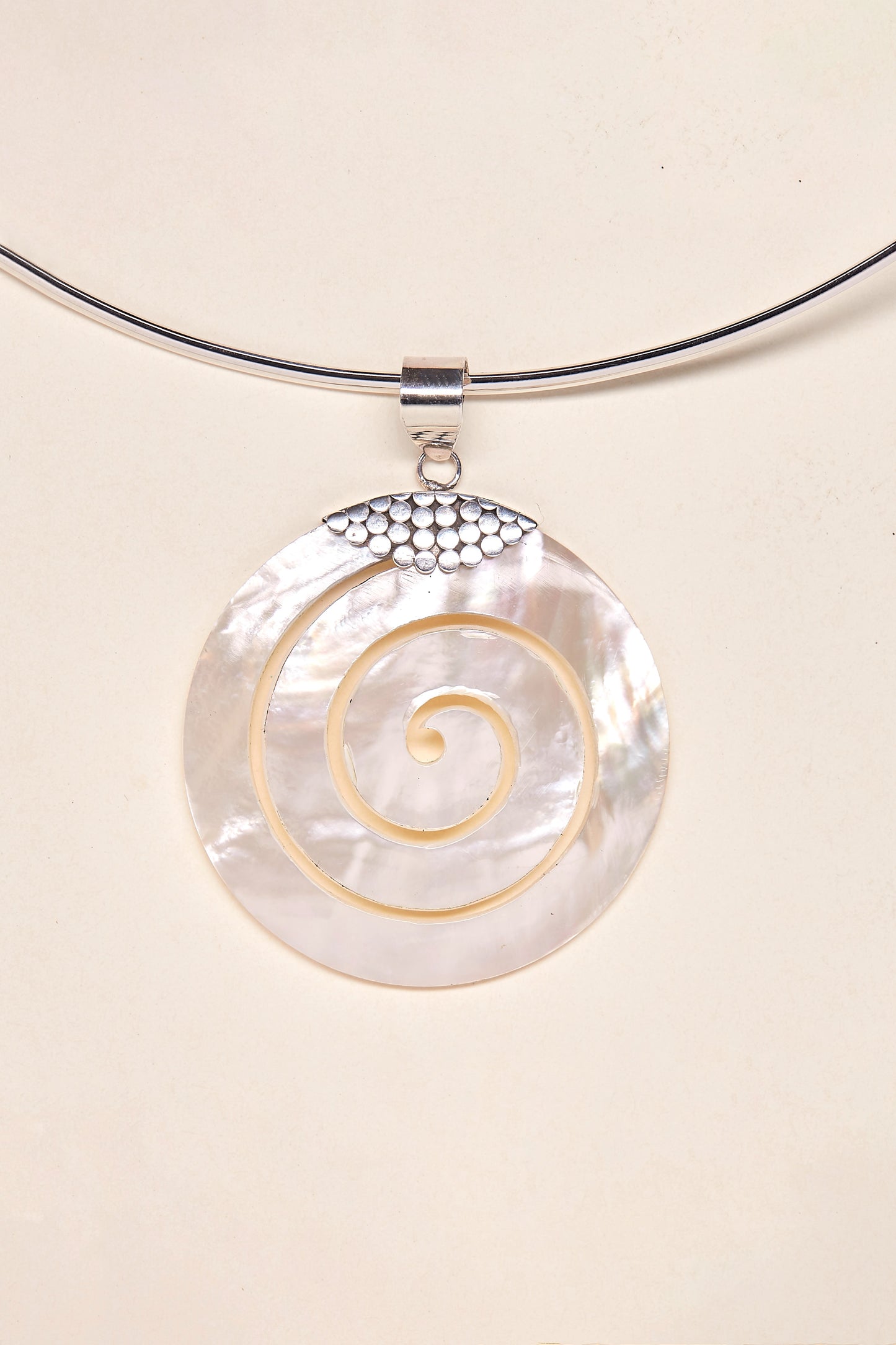 Mother of Pearl Pendant (round)