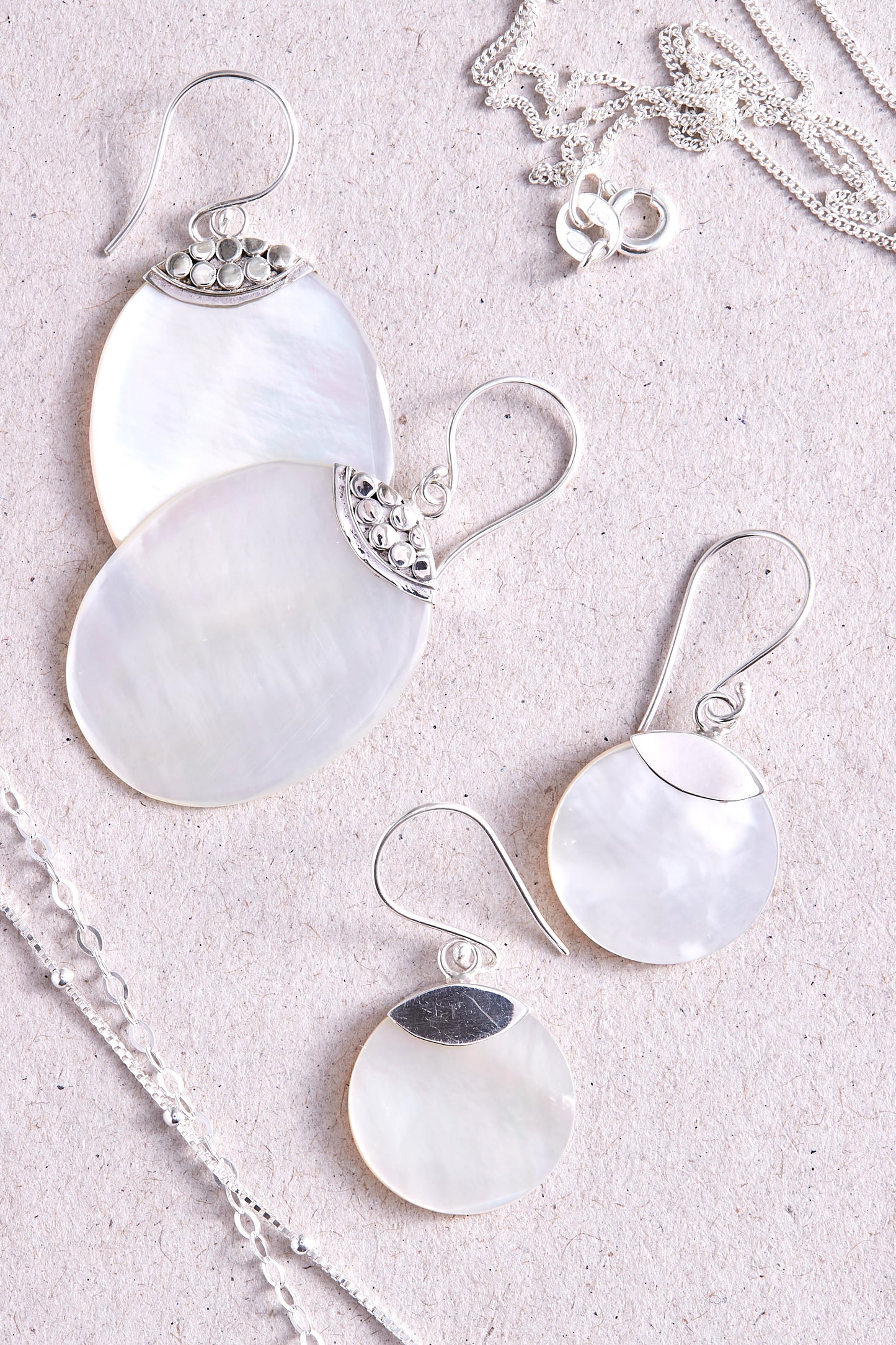 Mother of Pearl Earrings (round)