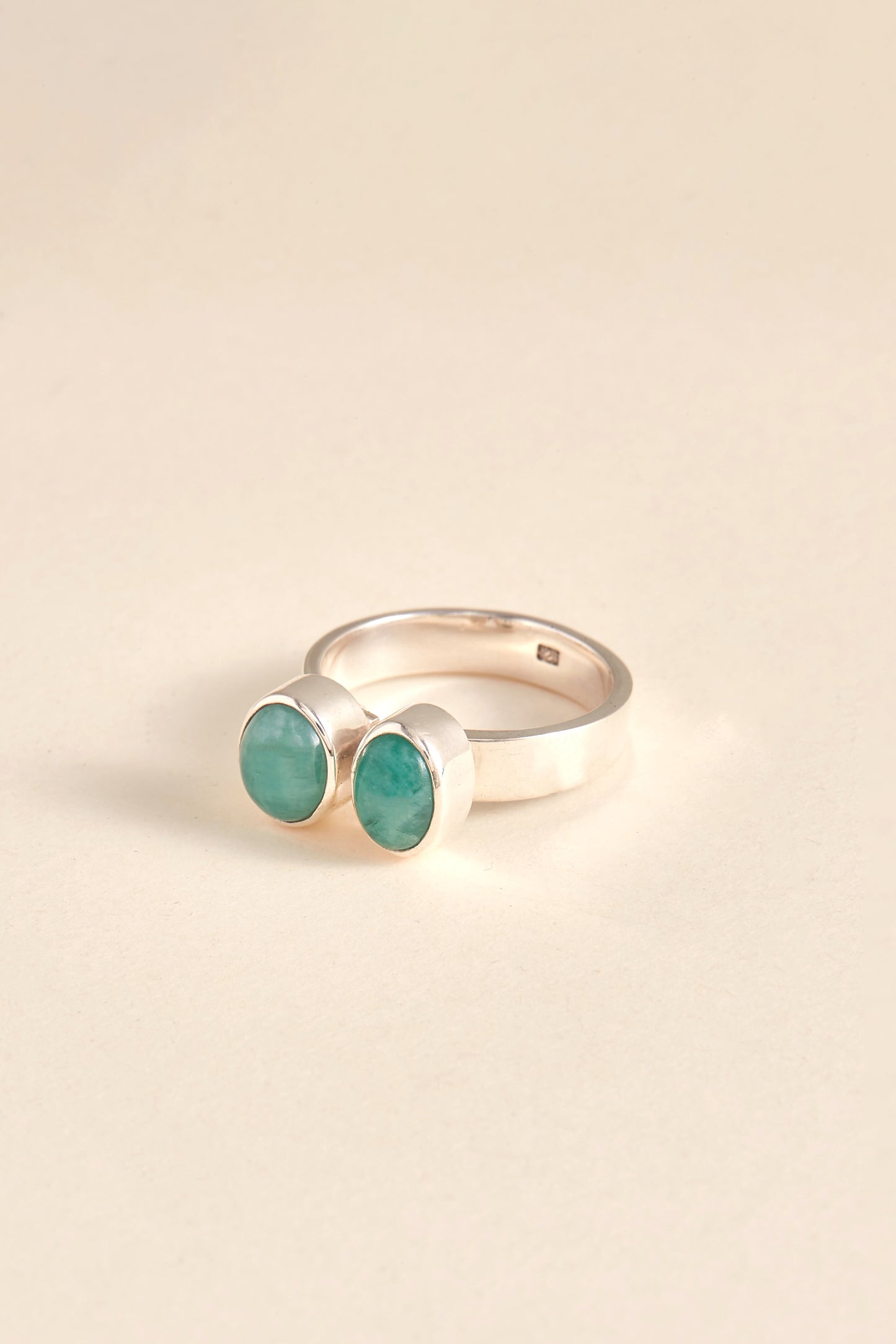 Emerald ring (double stone)