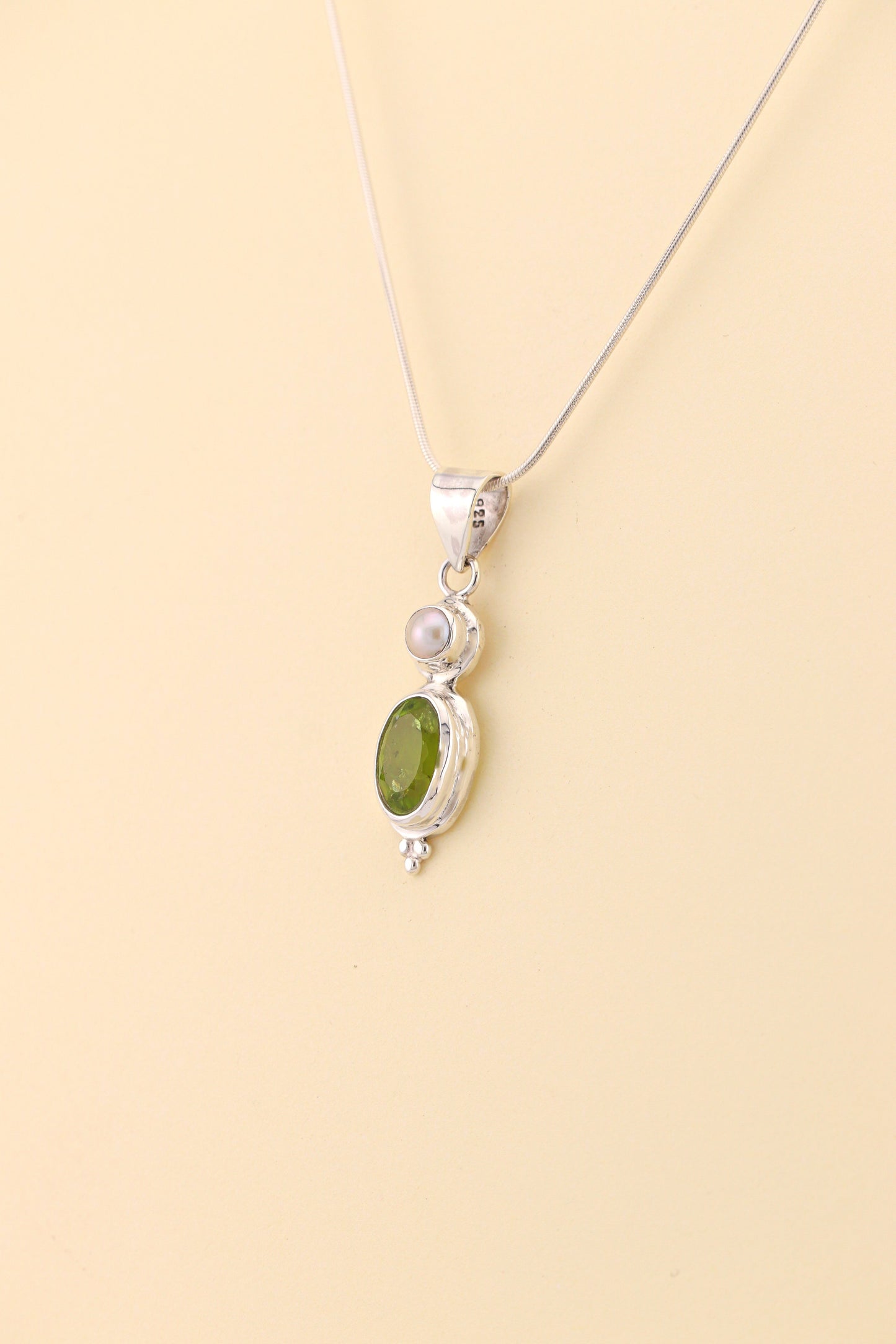 Peridot and Fresh Water Pear Pendant | PERIPM1