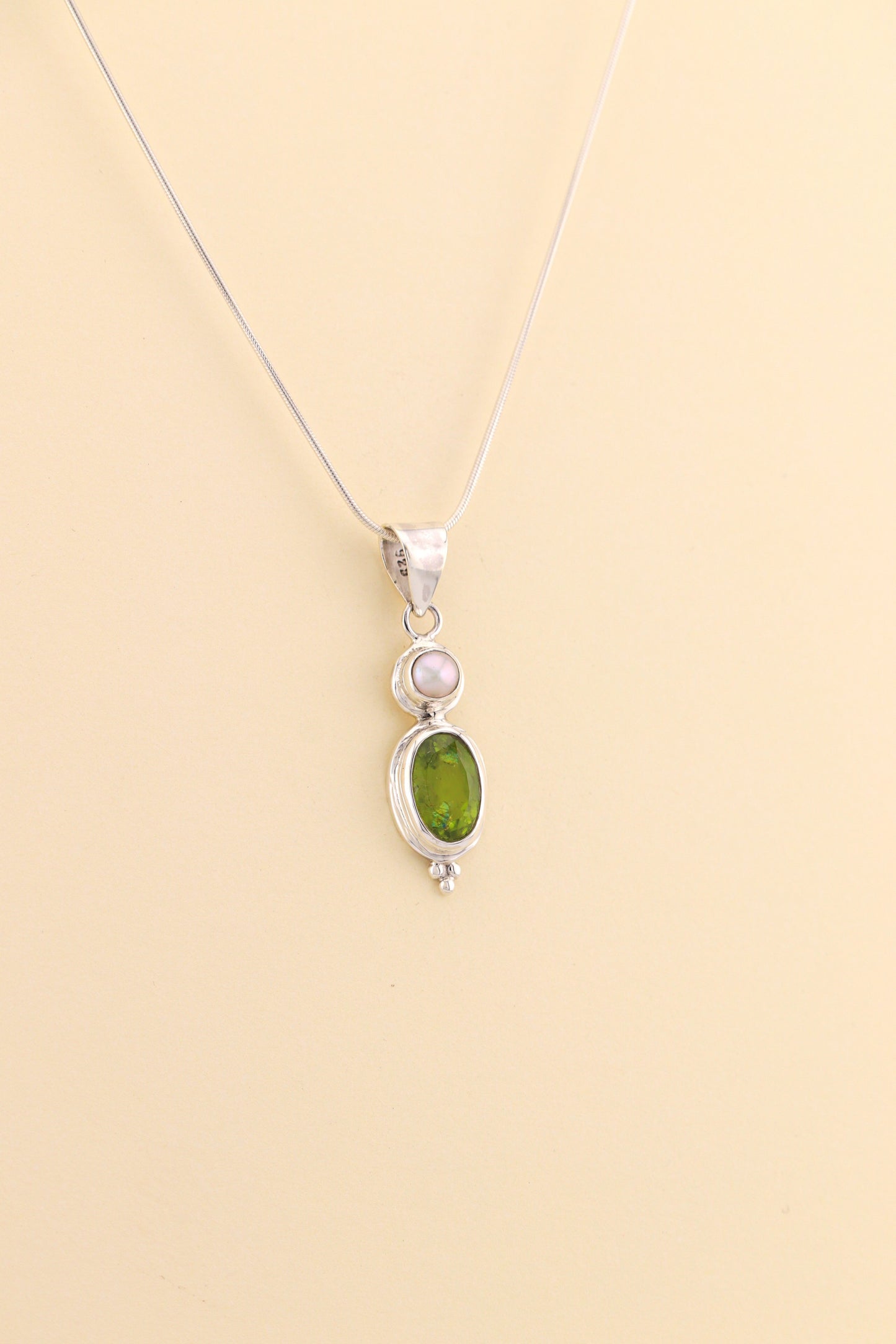 Peridot and Fresh Water Pear Pendant | PERIPM1