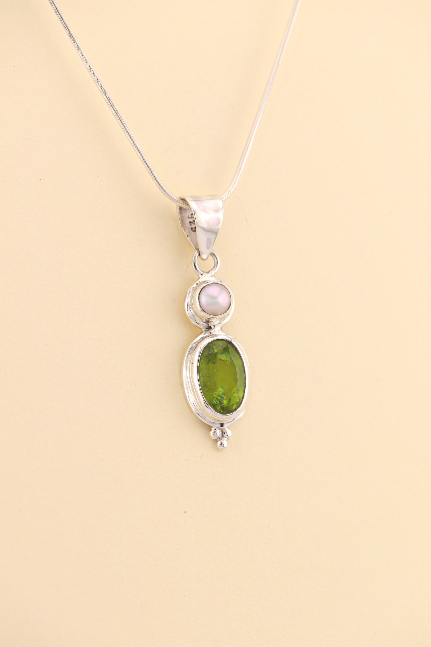 Peridot and Fresh Water Pear Pendant | PERIPM1