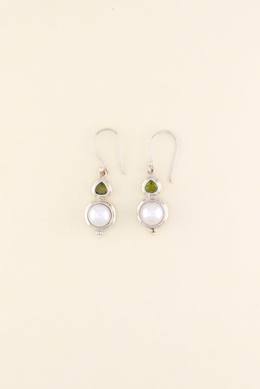 Freshwater Pearl and Peridot Earrings | PERIE7