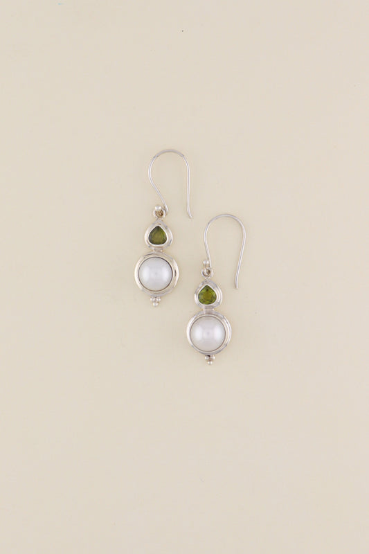 Freshwater Pearl and Peridot Earrings | PERIE7