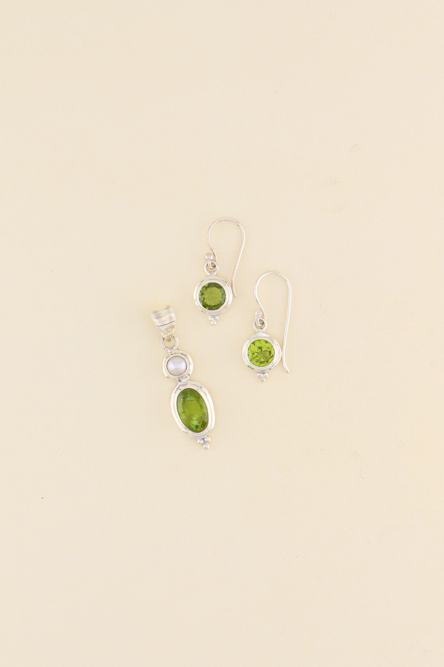 Peridot and Fresh Water Pear Pendant | PERIPM1