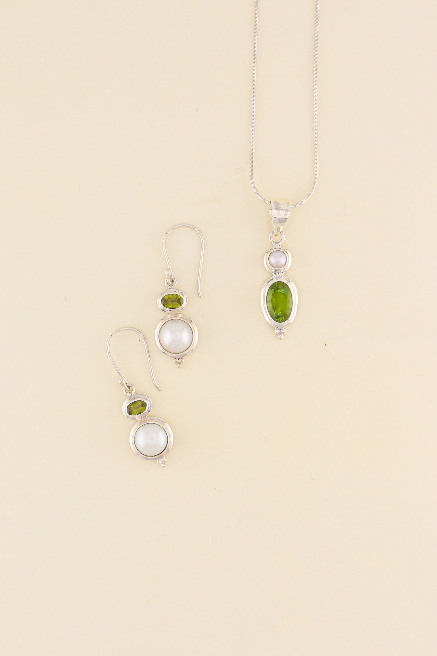 Peridot and Fresh Water Pear Pendant | PERIPM1