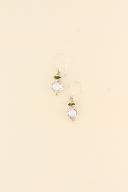 Freshwater Pearl and Peridot Earrings | PERIE19