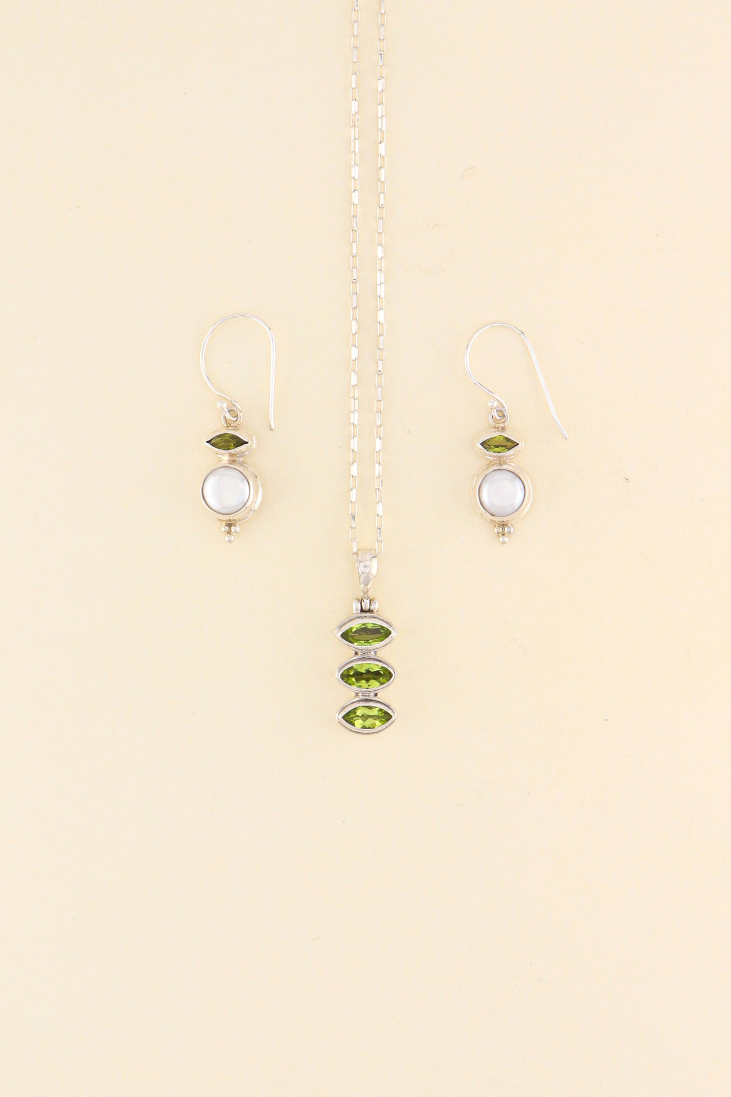 Freshwater Pearl and Peridot Earrings | PERIE19