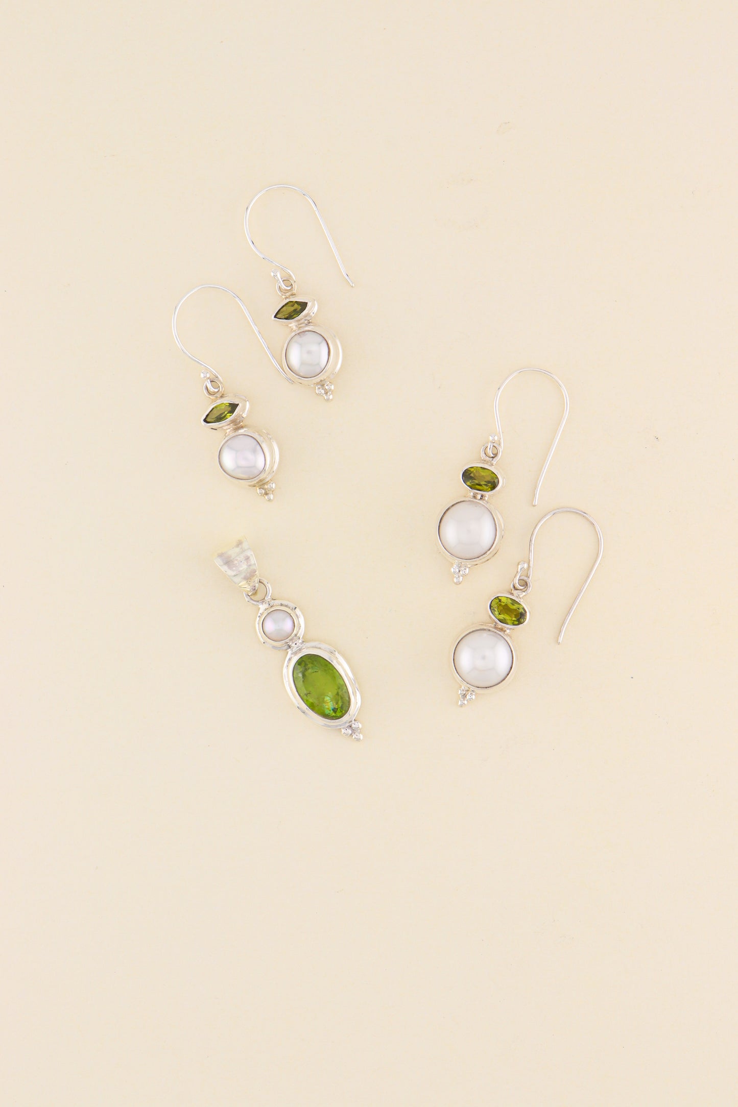 Peridot and Fresh Water Pear Pendant | PERIPM1