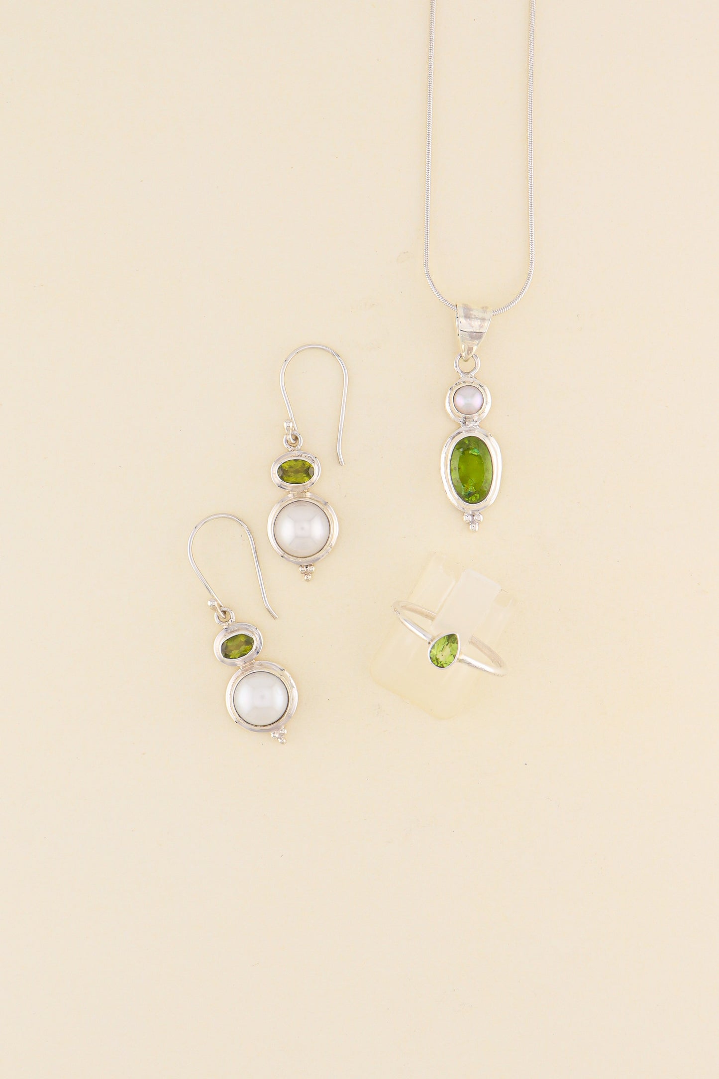 Peridot and Fresh Water Pear Pendant | PERIPM1