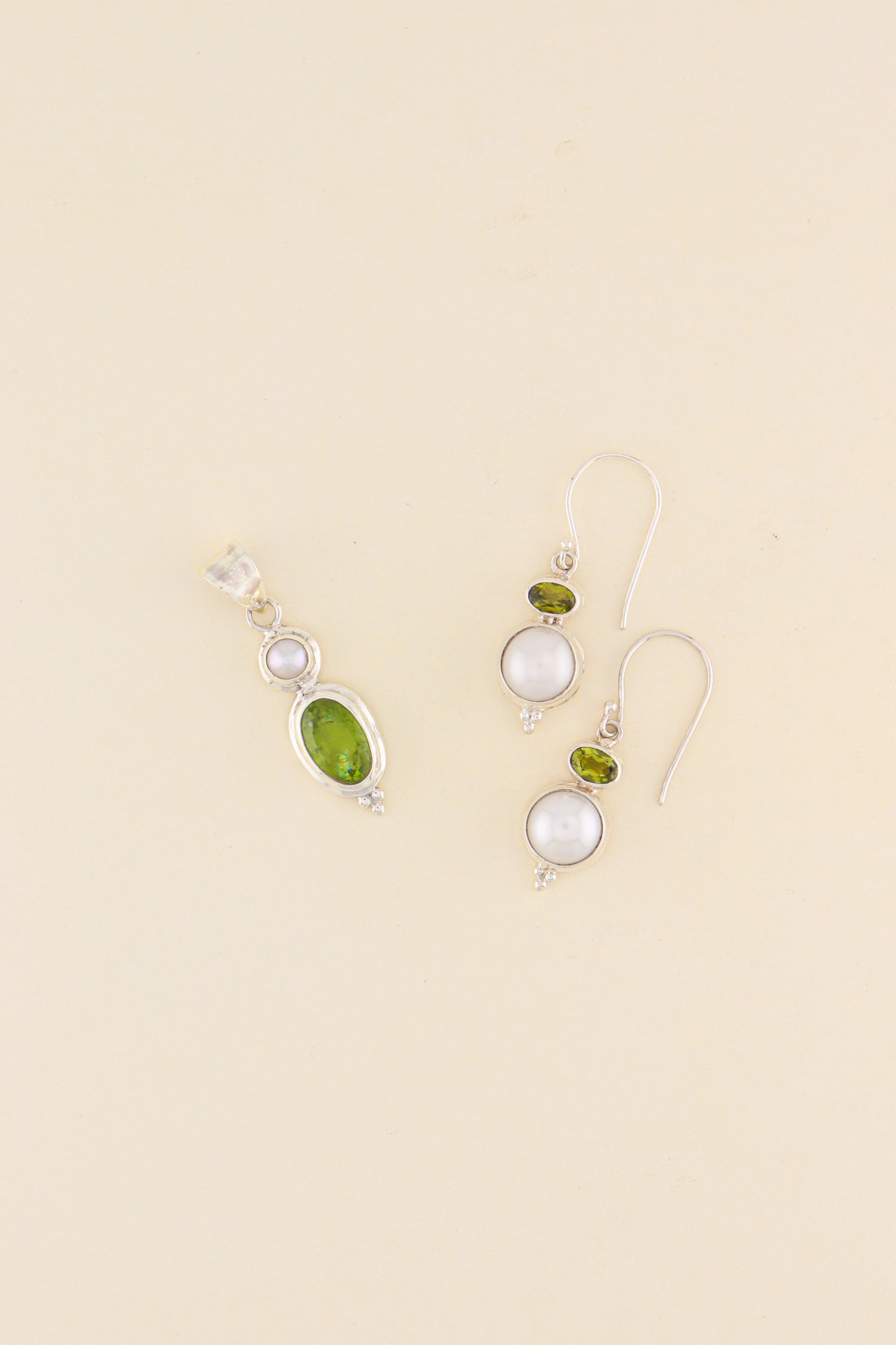 Peridot and Fresh Water Pear Pendant | PERIPM1