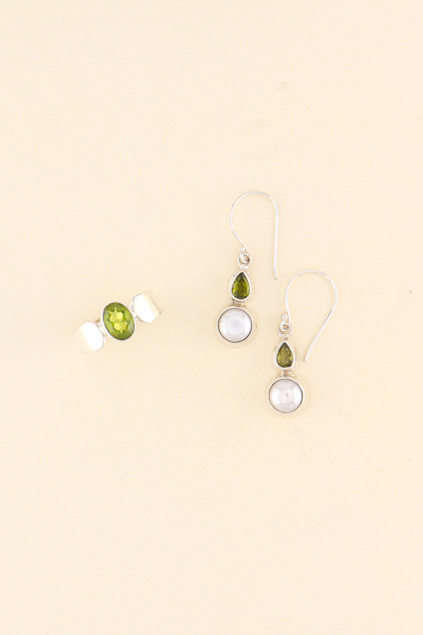 Freshwater Pearl and Peridot Earrings | PERIE21