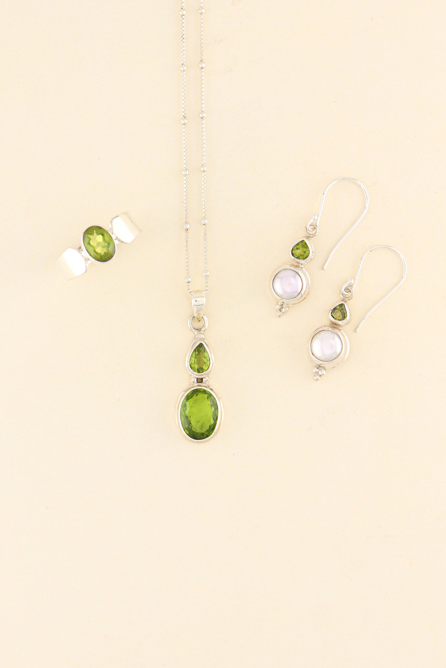 Freshwater Pearl and Peridot Earrings | PERIE25