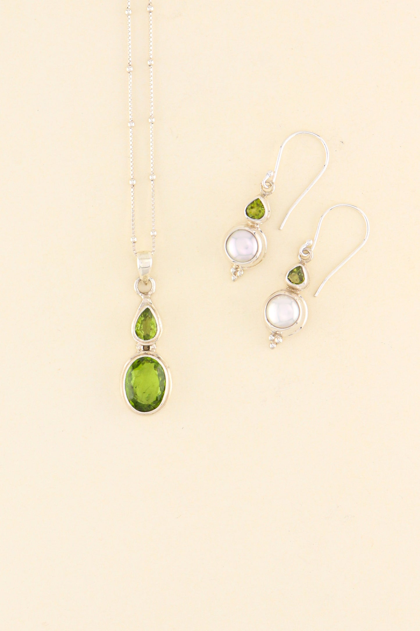 Freshwater Pearl and Peridot Earrings | PERIE25