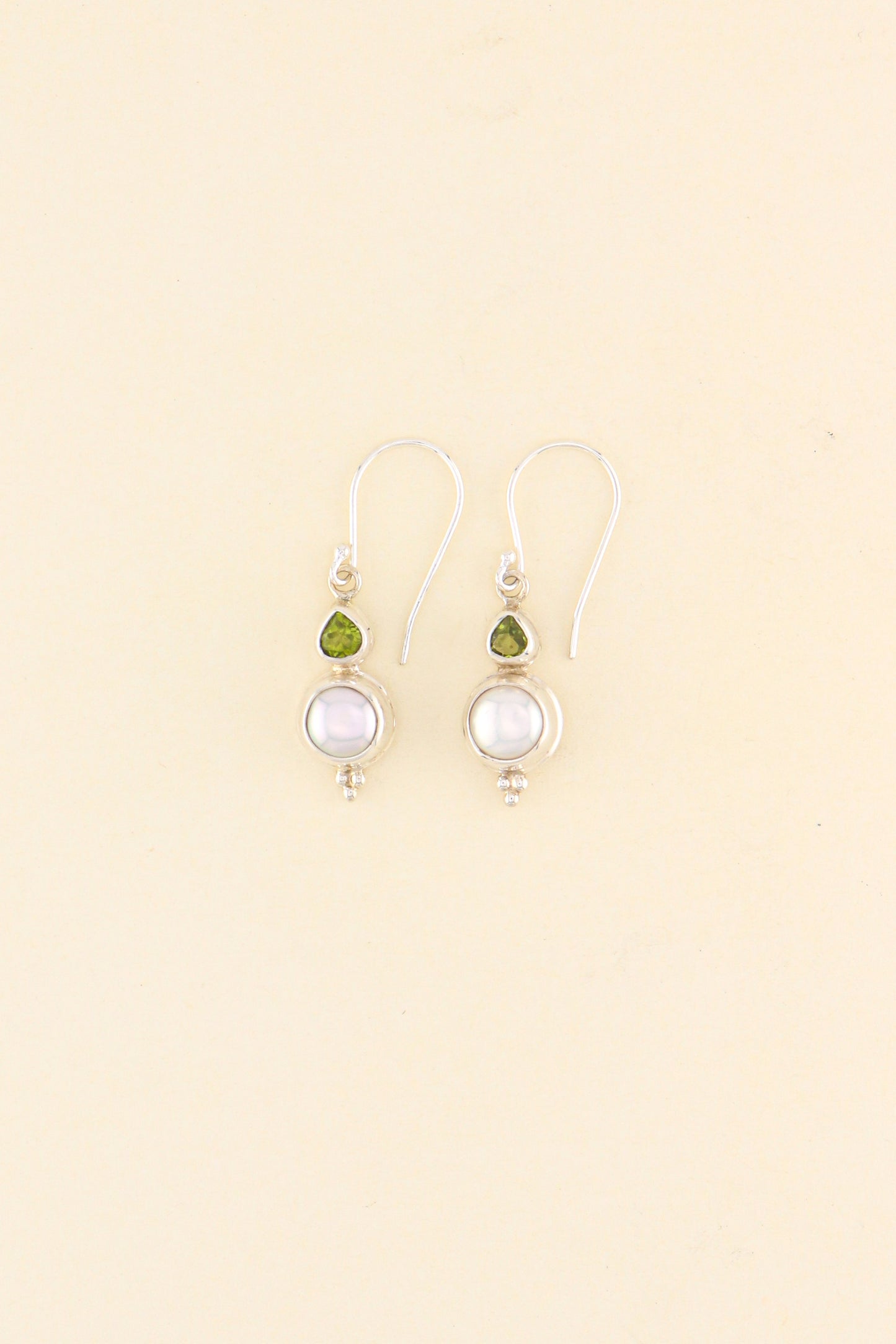 Freshwater Pearl and Peridot Earrings | PERIE25