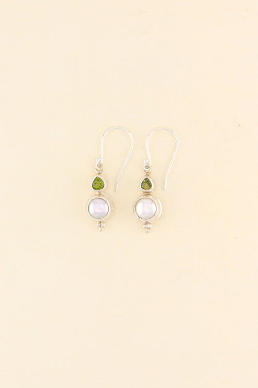 Freshwater Pearl and Peridot Earrings | PERIE25