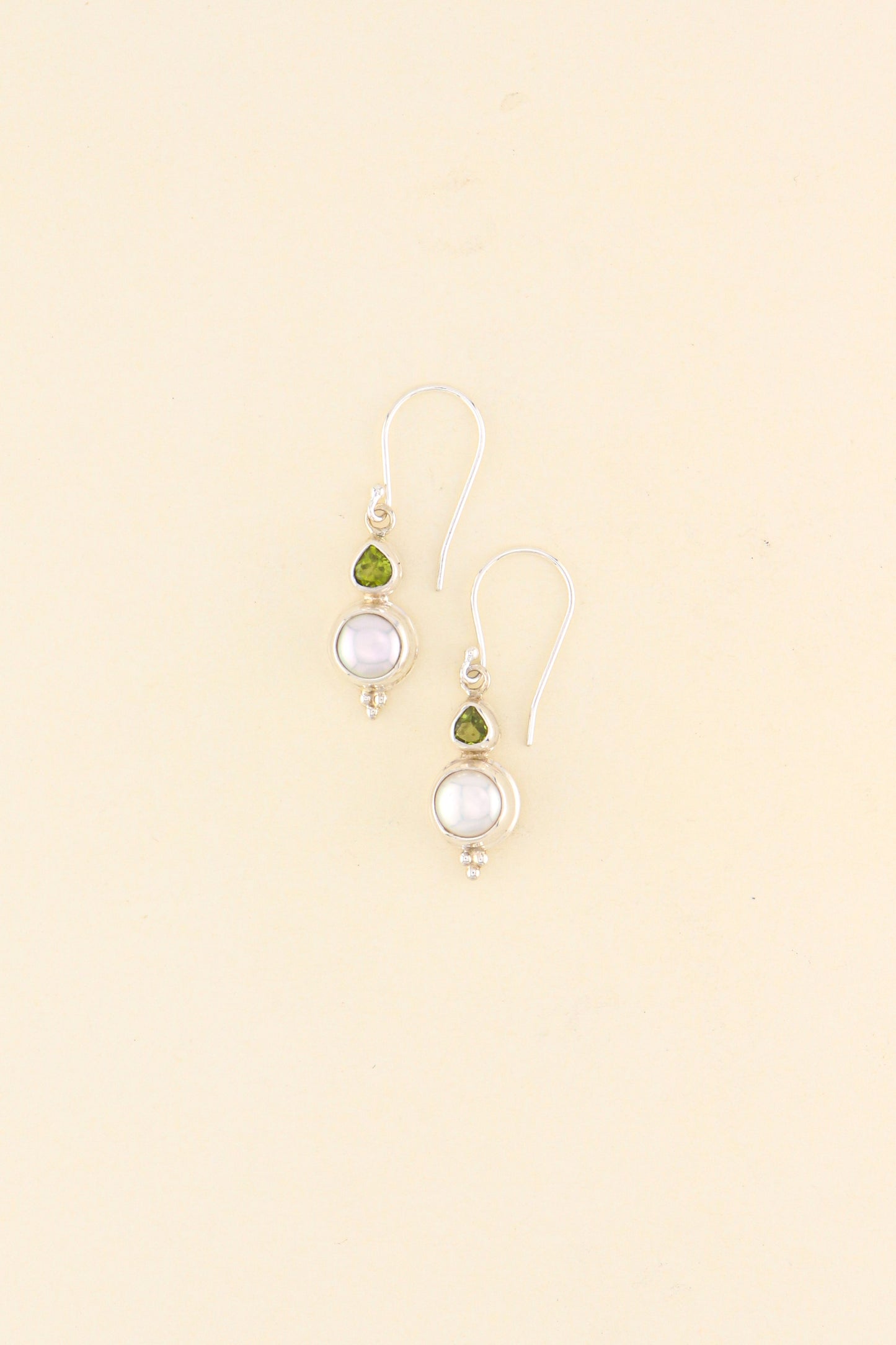 Freshwater Pearl and Peridot Earrings | PERIE25