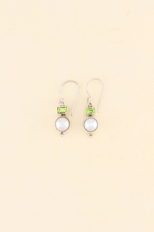 Freshwater Pearl and Peridot Earrings | PERIE12